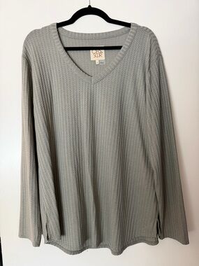 Chaser Women's Long Sleeve V-Neck Tee in Light Gray/Green